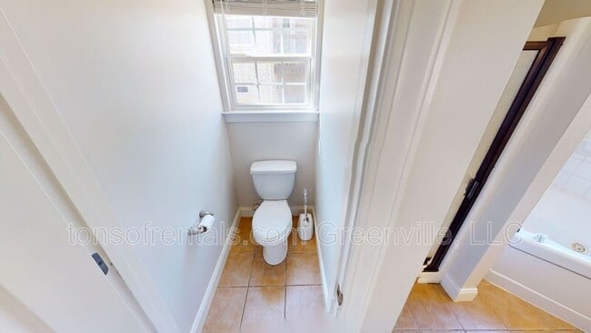 Building Photo - 939 Squires Pt