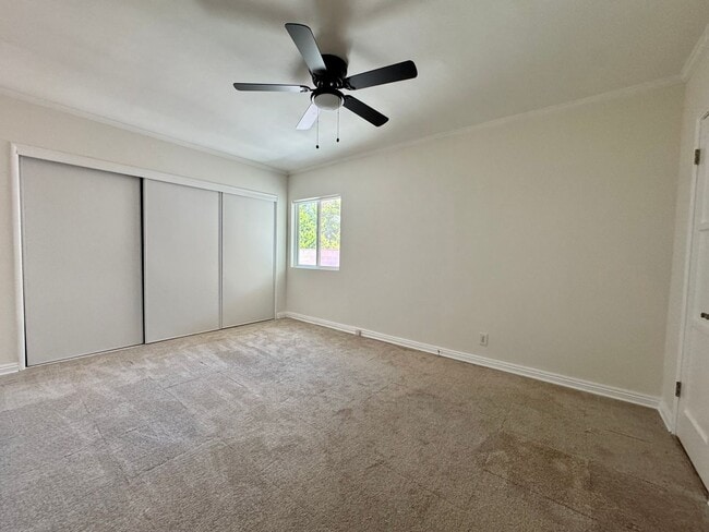 Building Photo - Charming Morningside Park Home Ready to Mo...