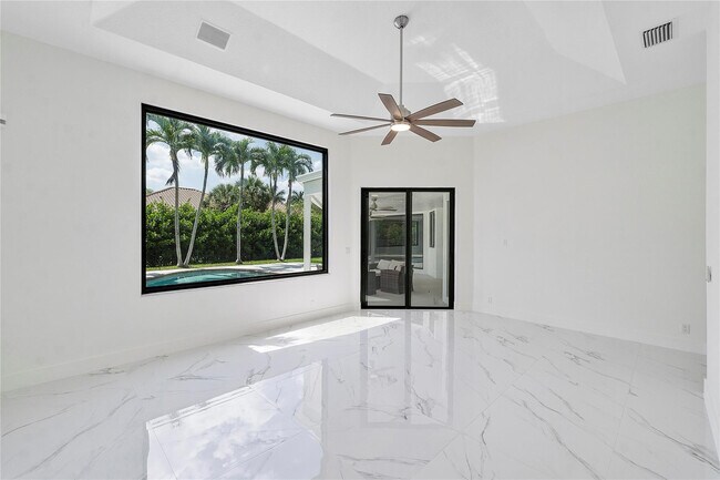 Building Photo - 410 Sabal Way