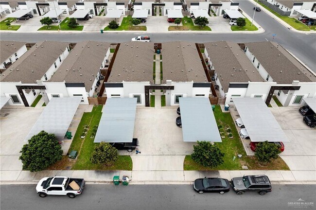 Building Photo - 907 W Carmel Ave