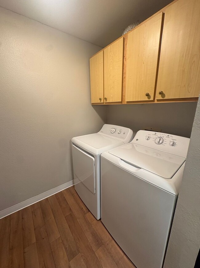 Building Photo - Apply by August 7th—August rent is on us!