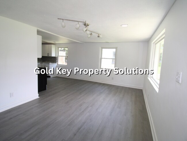 Building Photo - 3812 S Ebright St