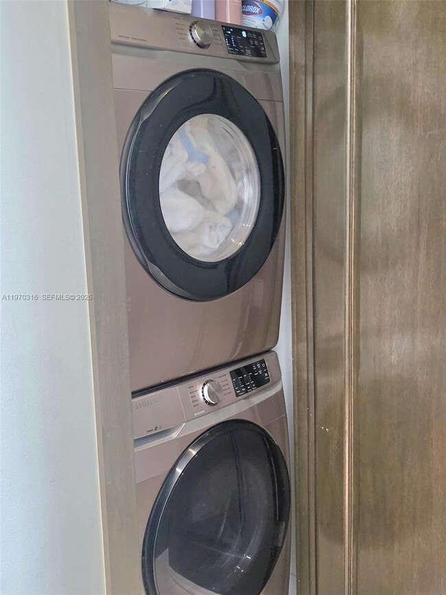 Building Photo - 495 Brickell Ave