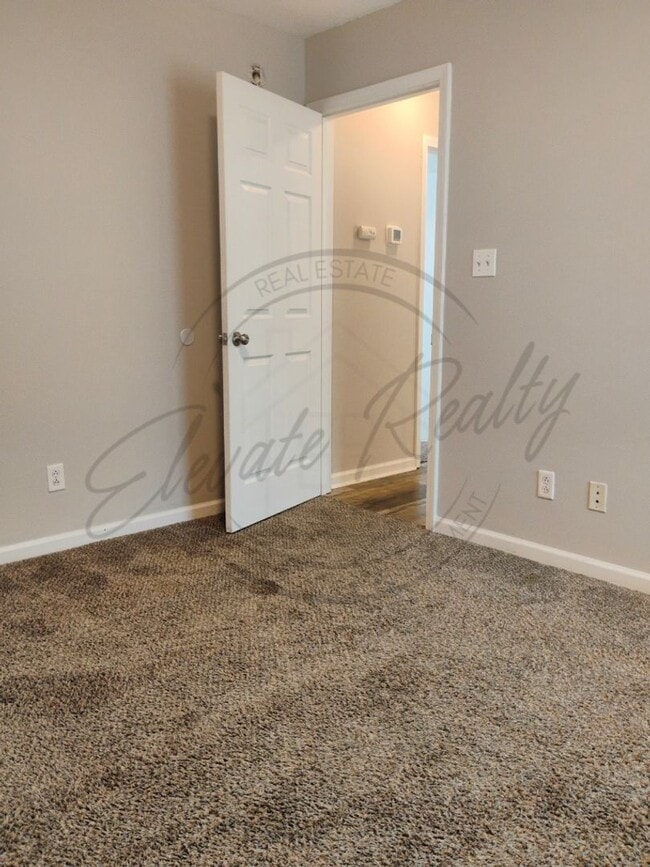 Building Photo - ON SPECIAL! Charming 3 Bedroom Ranch in Cl...