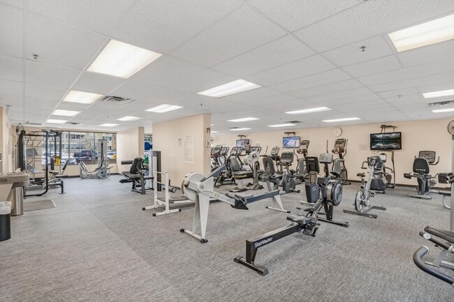 Building Photo - 650 S Clinton St