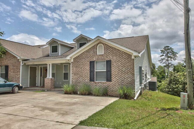 Building Photo - 1677 Quazar Rd