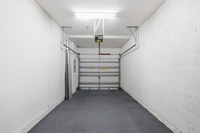 Building Photo - 1810 Seminole Palms Dr