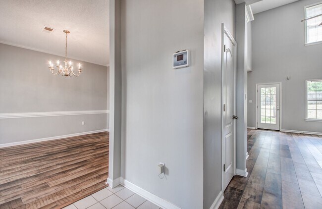 Building Photo - 9461 Hickory Dr
