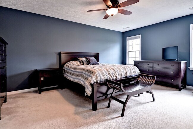 Building Photo - Spacious and Updated Yorktown Home