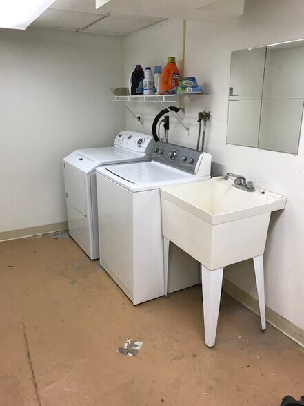 Building Photo - 27 James St