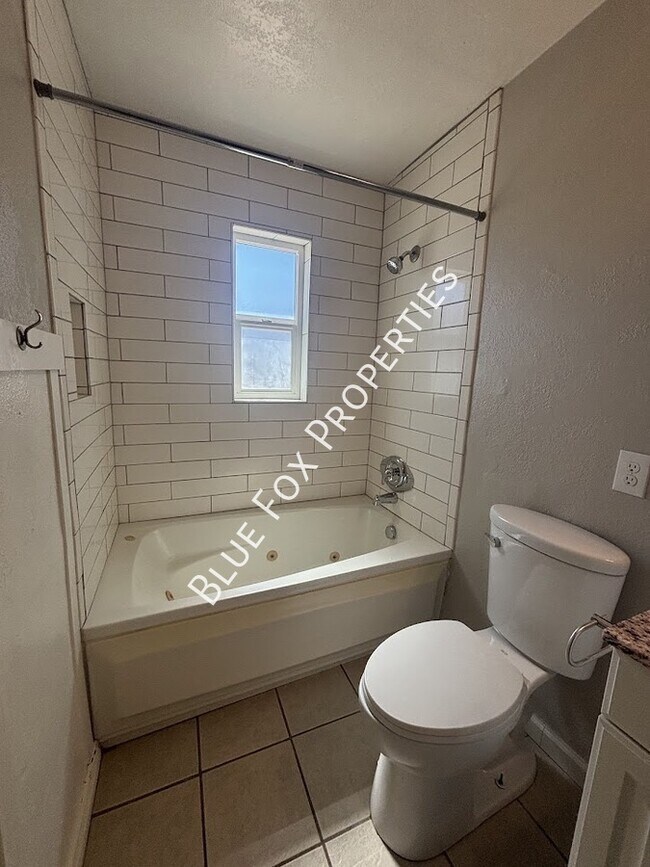 Building Photo - 5674 E Eastland St