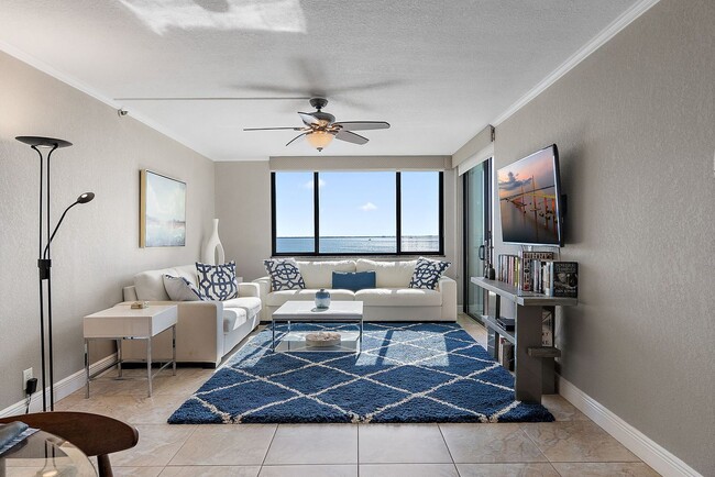 Building Photo - Spacious Waterfront 2/2 condo - Furn. or U...