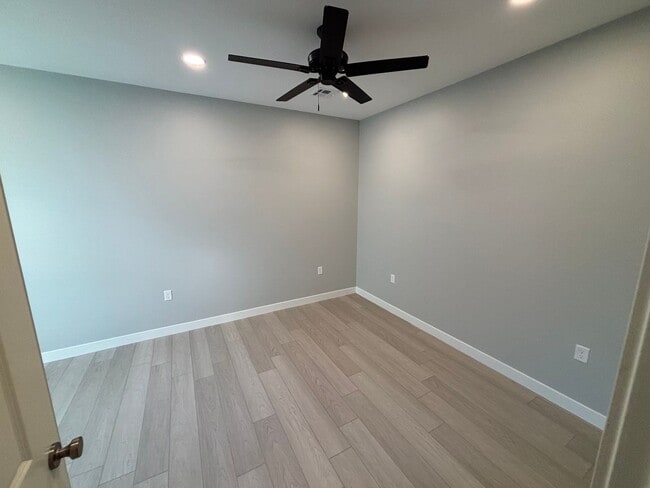 Building Photo - Stunning New Build in Central Manhattan! Available NOW!