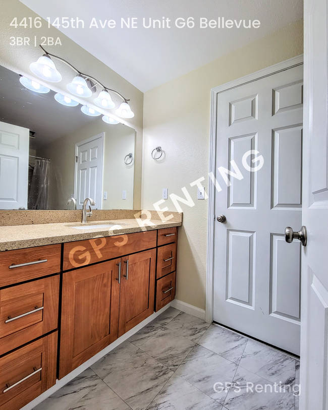 Building Photo - Beautiful Bed 3, Bath 2, in Racquet Club E...