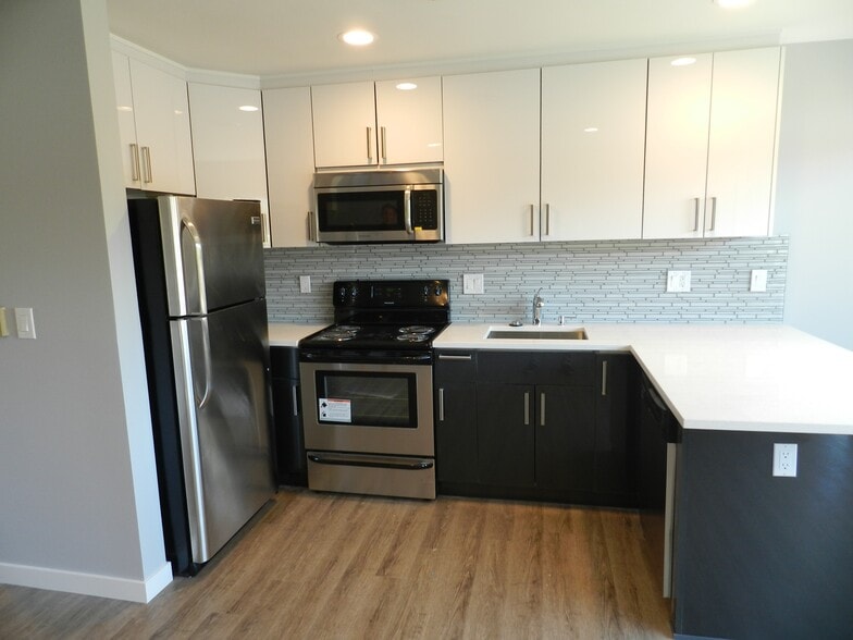 Building Photo - 4857 Fauntleroy Way SW