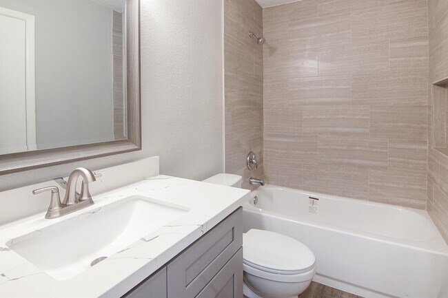 Building Photo - 23710 Farm Hill Dr