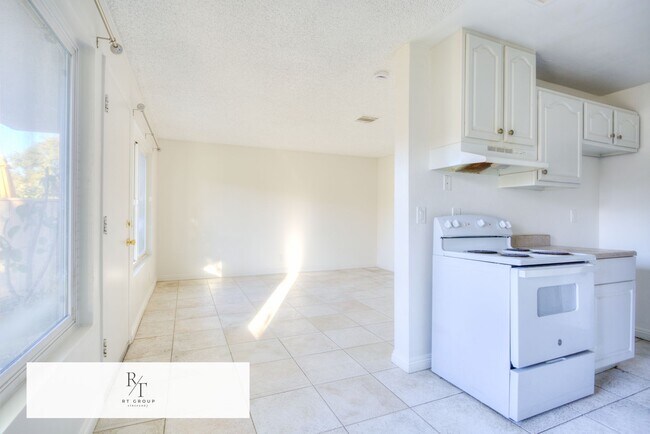 Building Photo - Walnut Valley Unified School District