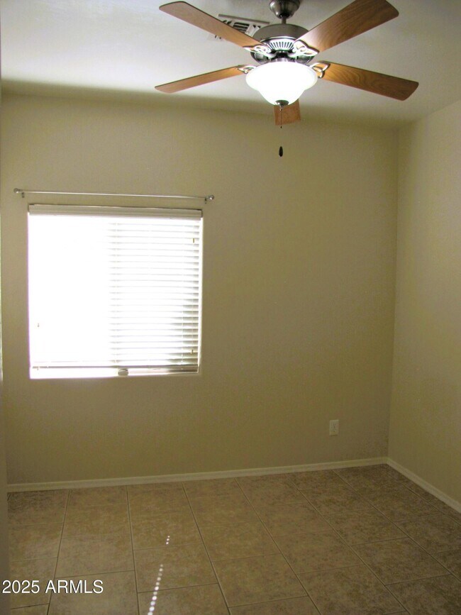 Building Photo - 1046 Estancia Dr