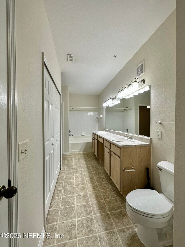 Building Photo - 7800 Point Meadows Dr