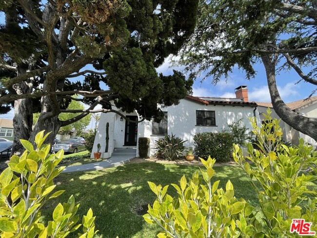 Primary Photo - 3702 Sawtelle Blvd