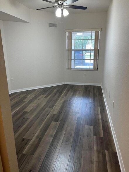 Building Photo - 549 SE Prescott Pl