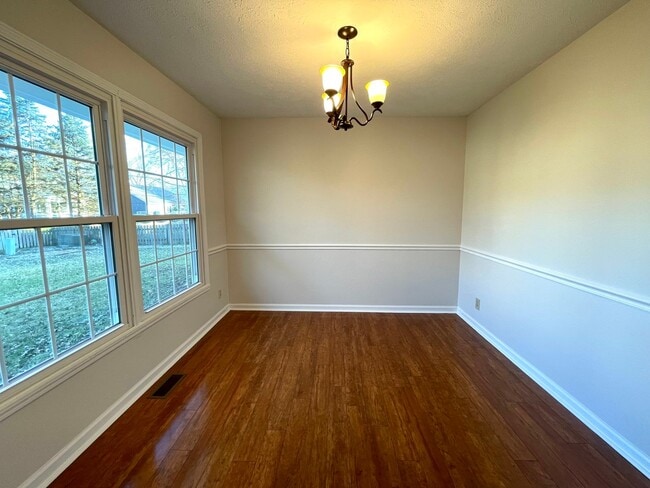 Building Photo - 3 Bedroom Home in Fishers with Bonus Room!