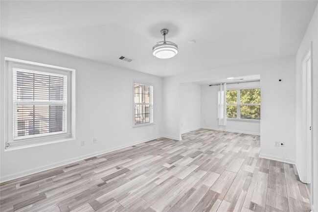 Building Photo - 4228 Laurel Creek Ct SE