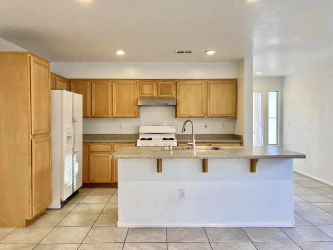 Building Photo - 4990 Tioga Pass Ave
