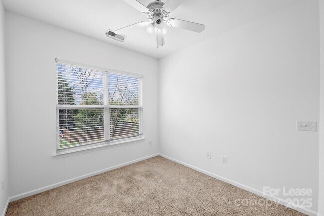 Building Photo - 2252 Vision Dr