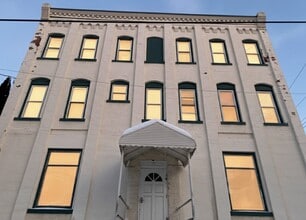 Building Photo - 123 Park Ave