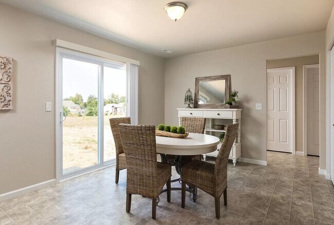 Building Photo - Newer 2000 sq ft 4 bedroom home for Lease