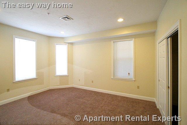 Primary Photo - 466 Green St