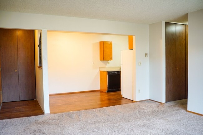 Building Photo - Close in NE-2 Bedroom, 1.5 Bath Ready Soon!