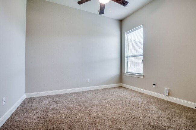 Building Photo - 830 Cross Creek Ct