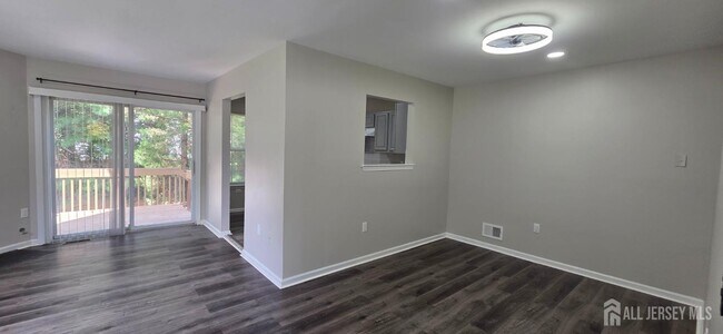 Building Photo - 18 Dina Ln