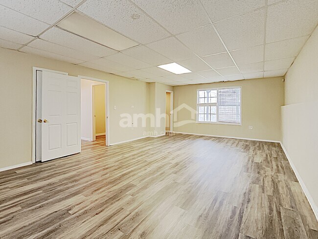 Building Photo - 7745 Poppy Dr