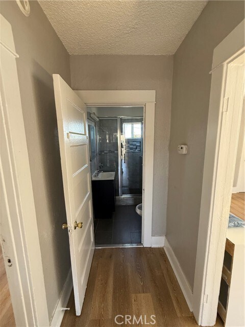 Building Photo - 2853 E 6th St