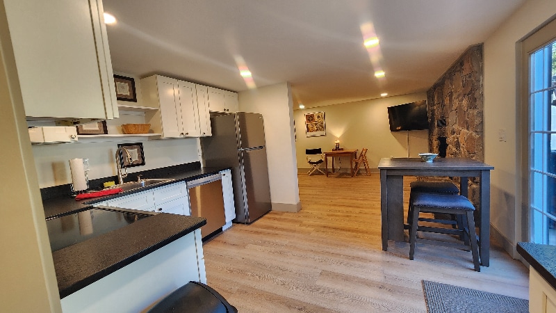 Building Photo - 1704 S Forest Dr