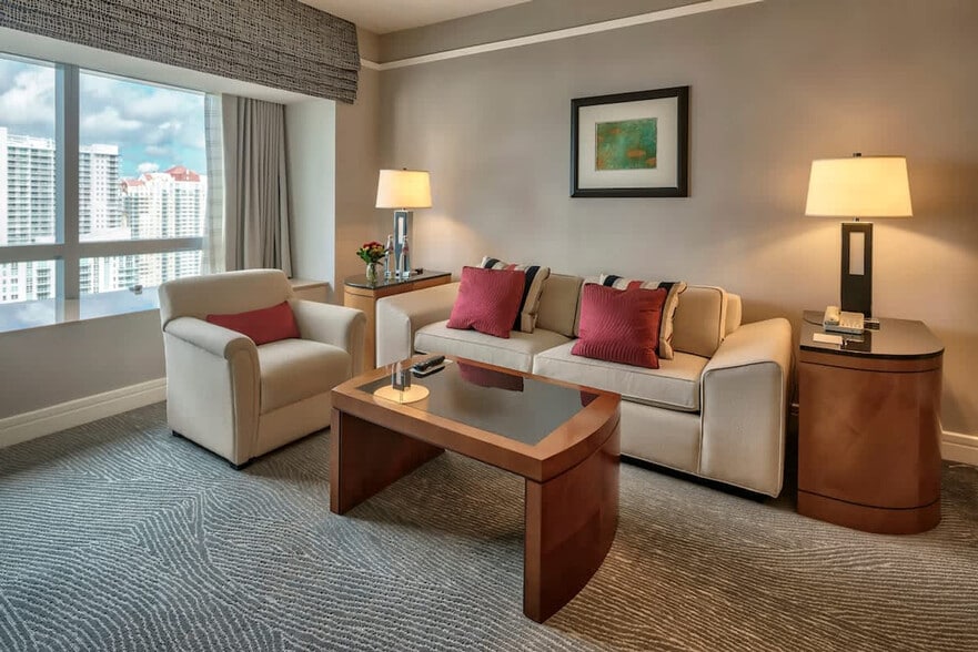 Building Photo - 1441 Brickell Ave