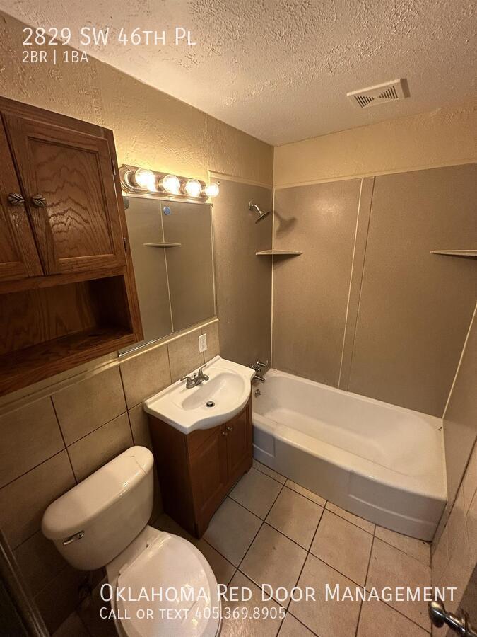 Building Photo - 2829 SW 46th Pl