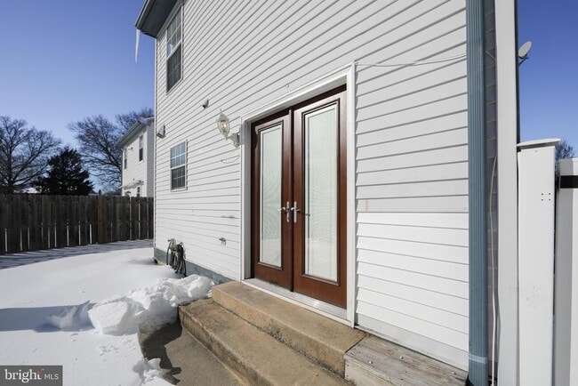 Building Photo - 131 Crossing Way