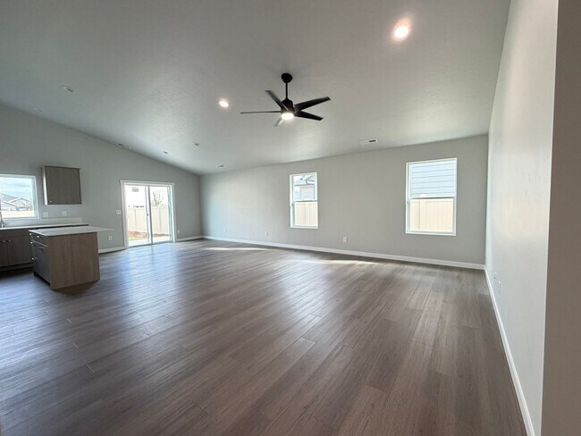 Building Photo - Move-In Special! Brand new 3 bed 2 bath ho...