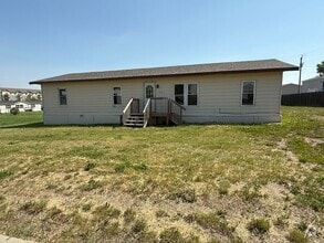 Building Photo - Single-family home available!