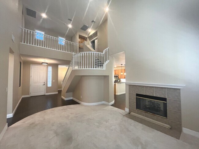 Building Photo - Discover this Gem w/sparkling pool & spa!
