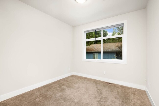 Building Photo - 7704 151st Ave NE