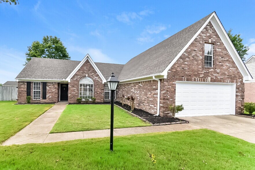 Primary Photo - 2893 Broadway Dr