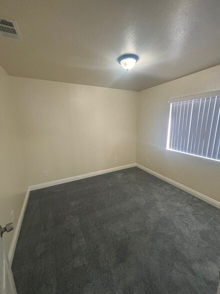 Building Photo - 1229 W 60th St