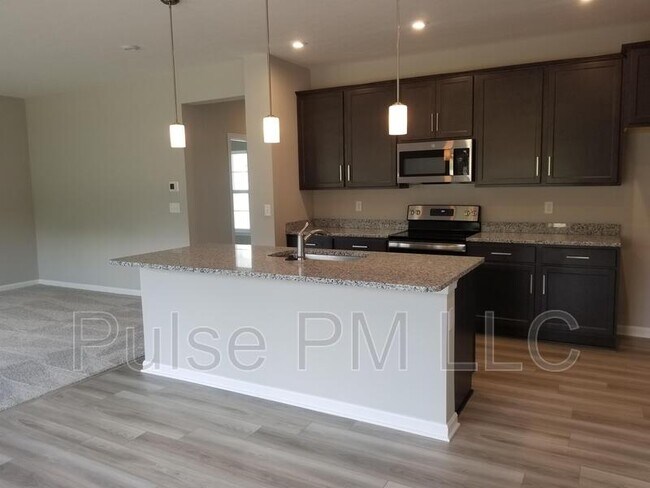 Building Photo - 1389 Meadowrun Ln