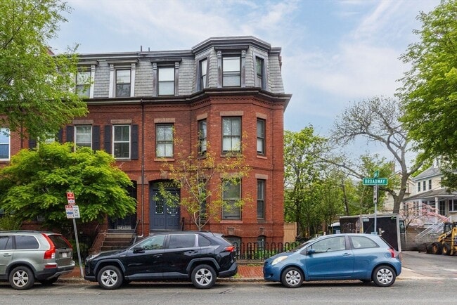 Building Photo - 407 A Broadway