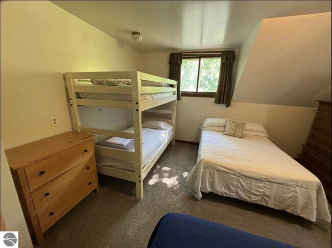 Building Photo - 855 E Front St